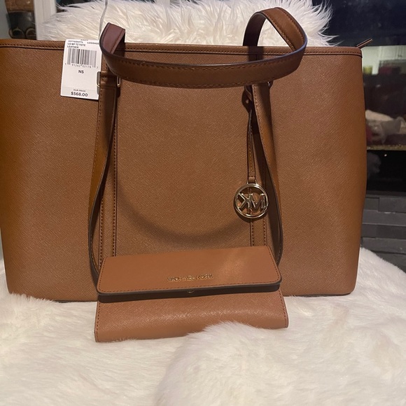 Michael Kors Saffiano Leather Handbag & wallet - Picture 1 of 10